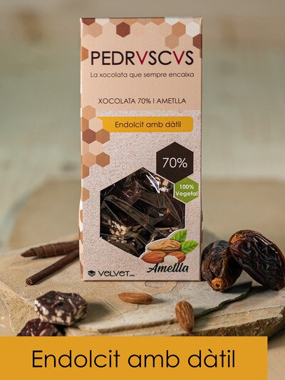 PEDRVSCVS xocolata negra 70% datil i ametlla